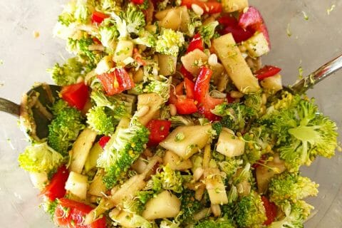 Cliquez pour zoomer ! Salade de brocolis Thermomix par DanaëlleT.