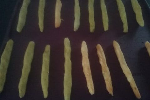 Cliquez pour zoomer ! Gressins parmesan basilic au Thermomix