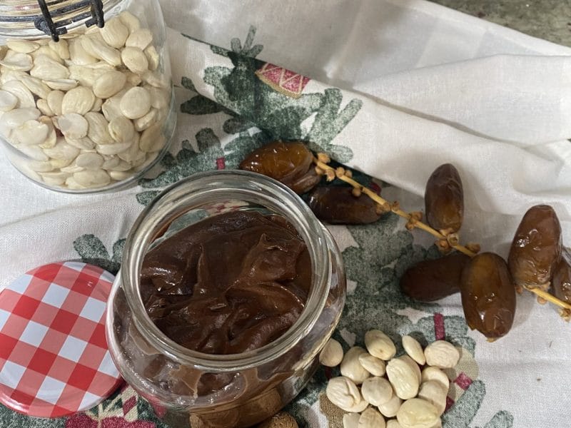 Cliquez pour zoomer ! Pâte à tartiner choco-noisettes et dattes Thermomix par mitzy68