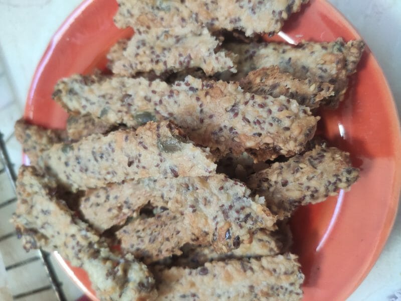 Cliquez pour zoomer ! Crackers salés à l’emmental et aux graines Thermomix par oumsou1