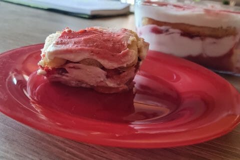 Cliquez pour zoomer ! Tiramisu aux fraises en verrines Thermomix par ninaa34