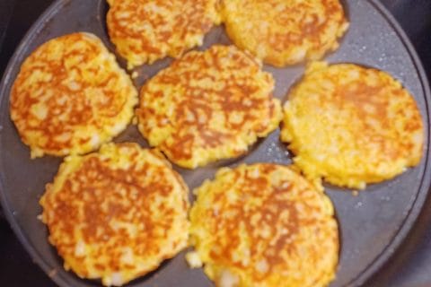 Cliquez pour zoomer ! Galettes de chou-fleur et sauce yaourt Thermomix par fanfan0309