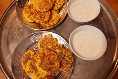 Cliquez pour zoomer ! Galettes de chou-fleur et sauce yaourt Thermomix par fanfan0309