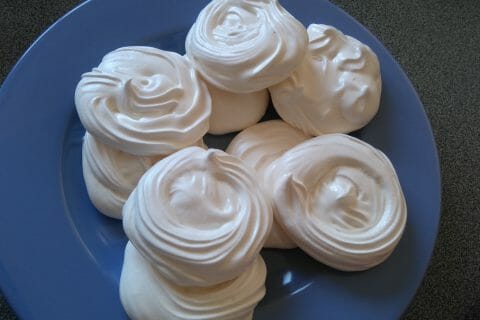 Cliquez pour zoomer ! Mini pavlova aux fraises Thermomix par lefrapper