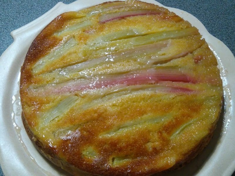 Cliquez pour zoomer ! Gâteau renversé à la rhubarbe et caramel au beurre salé Thermomix par lefrapper