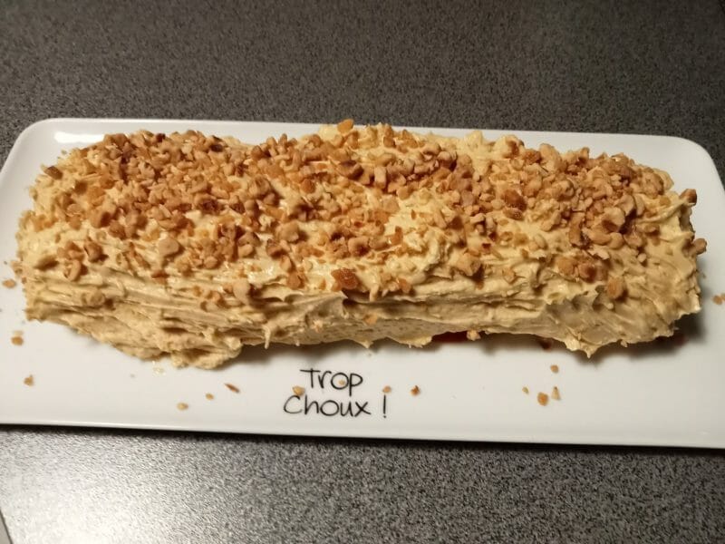 Cliquez pour zoomer ! Bûche pralinée aux éclats de noisettes caramélisés Thermomix par lefrapper