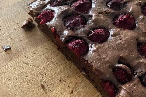 Cliquez pour zoomer ! Brownie framboises, pistaches et pépites de chocolat blanc Thermomix par nawal_ou