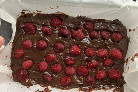 Cliquez pour zoomer ! Brownie framboises, pistaches et pépites de chocolat blanc Thermomix par nawal_ou