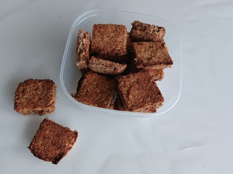 Cliquez pour zoomer ! Barres de céréales à la banane, noix et dattes Thermomix par jc42