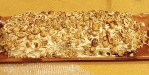 Cliquez pour zoomer ! Bûche pralinée aux éclats de noisettes caramélisés Thermomix par lunabellarossa