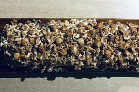 Cliquez pour zoomer ! Bûche pralinée aux éclats de noisettes caramélisés Thermomix par lunabellarossa