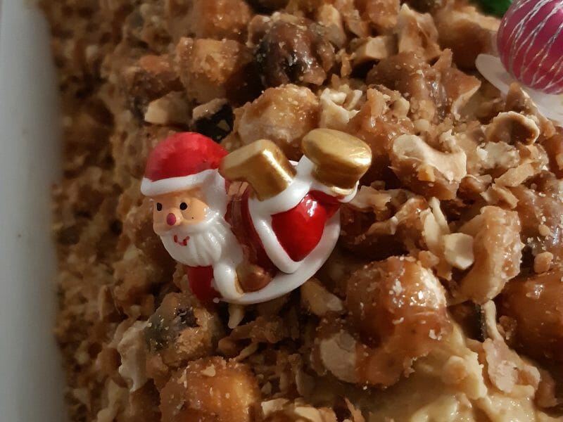 Cliquez pour zoomer ! Bûche pralinée aux éclats de noisettes caramélisés Thermomix par DIDIE45