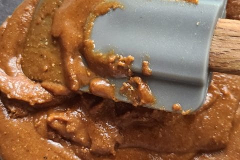 Cliquez pour zoomer ! Bûche pralinée aux éclats de noisettes caramélisés Thermomix par Jess1318