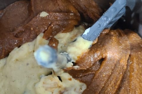 Cliquez pour zoomer ! Bûche pralinée aux éclats de noisettes caramélisés Thermomix par Jess1318