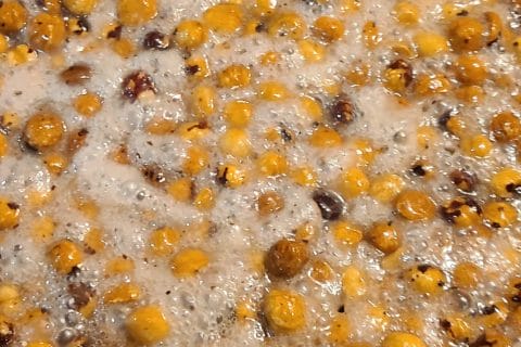 Cliquez pour zoomer ! Bûche pralinée aux éclats de noisettes caramélisés Thermomix par Jess1318