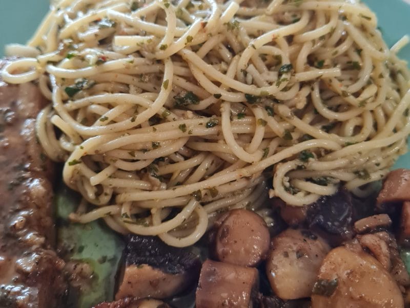 Cliquez pour zoomer ! Spaghetti à l’ail et à l’huile d’olive Thermomix par zoupette66