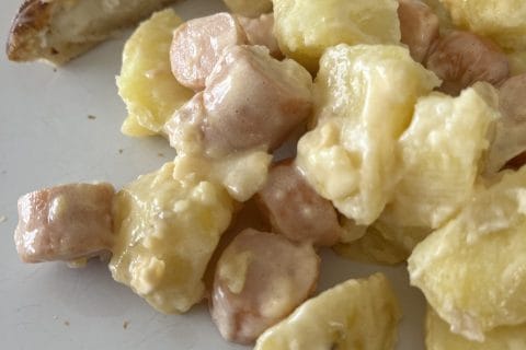 Cliquez pour zoomer ! Pommes de terre, knackis sauce cheddar Thermomix par elise2712