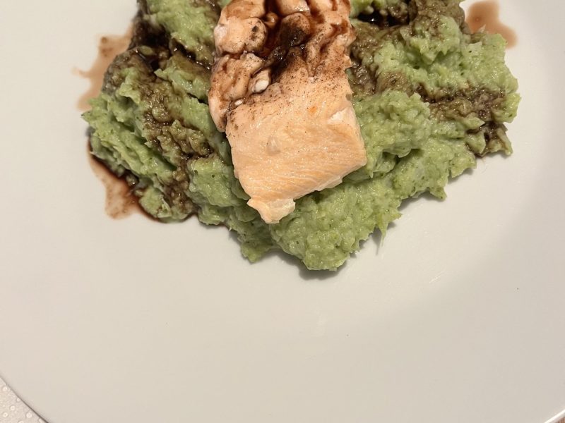 Cliquez pour zoomer ! Saumon sur purée de brocolis Thermomix par elise2712