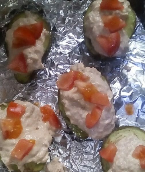 Cliquez pour zoomer ! Avocats aux rillettes de thon au basilic Thermomix par Sandrine34110