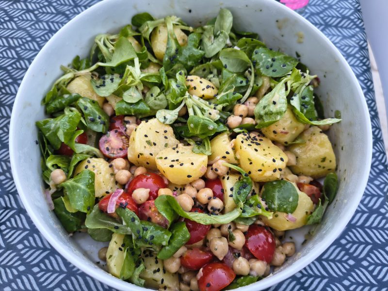 Cliquez pour zoomer ! Salade de pommes de terre, pois chiches et épinards Thermomix par BobbieRookmoot