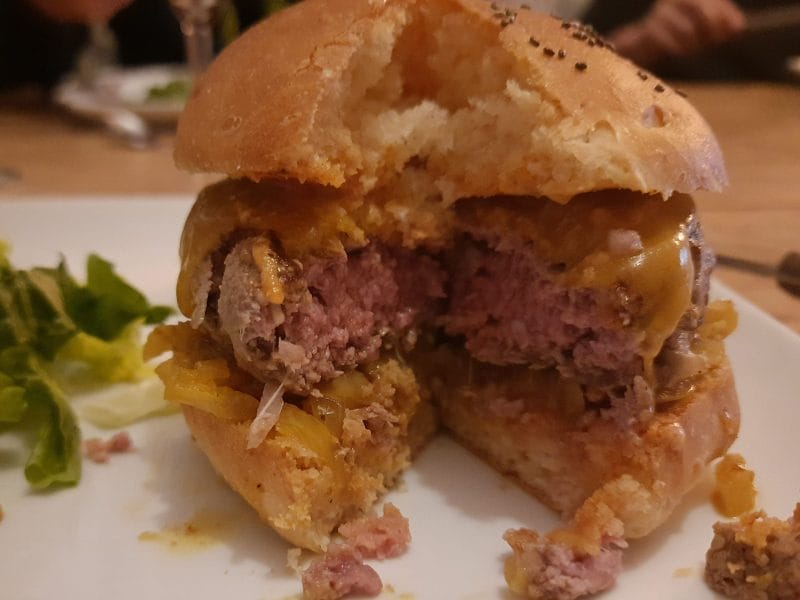 Cliquez pour zoomer ! Steak haché de boeuf au fromage Thermomix par BobbieRookmoot