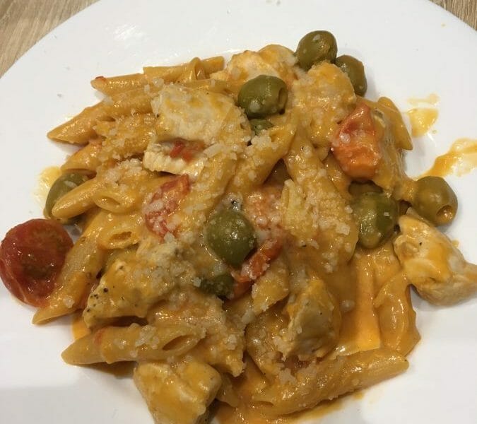 Cliquez pour zoomer ! Pennes au poulet, tomates et champignons Thermomix par Schtaffy