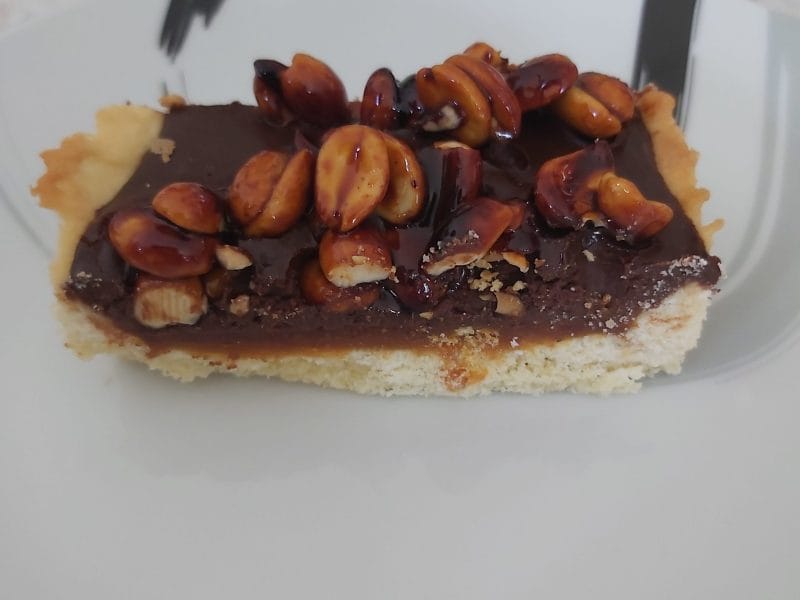 Cliquez pour zoomer ! Tarte au chocolat et cacahuètes caramélisées Thermomix par Angelina52