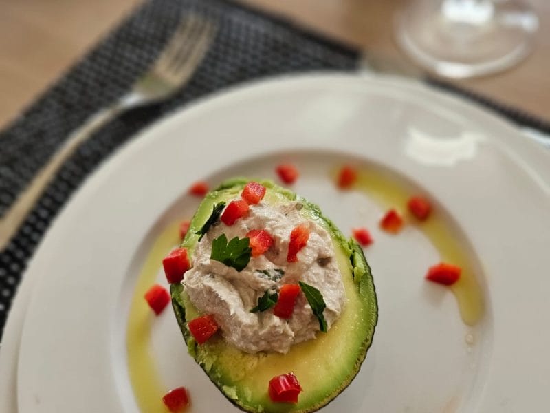 Cliquez pour zoomer ! Avocats aux rillettes de thon au basilic Thermomix par aurore_503