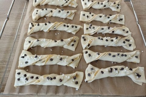 Cliquez pour zoomer ! Torsades crème pâtissière et pépites de chocolat Thermomix par alison_133