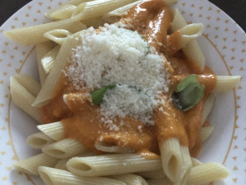 Cliquez pour zoomer ! Pâtes sauce rosée ail et basilic Thermomix par machi