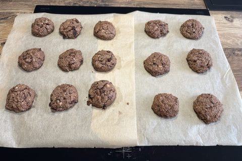Cliquez pour zoomer ! Biscuits chocolat, raisins et noisettes Thermomix par cha_inked