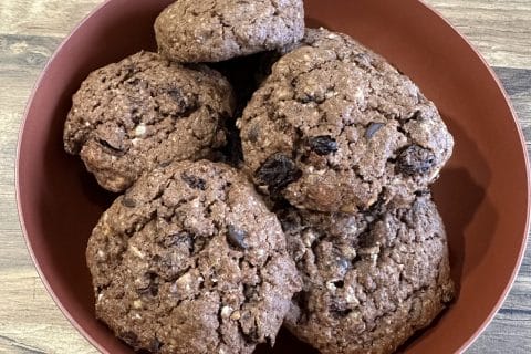 Cliquez pour zoomer ! Biscuits chocolat, raisins et noisettes Thermomix par cha_inked