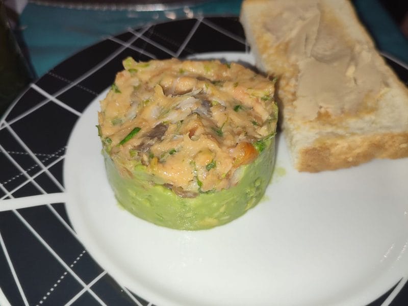 Cliquez pour zoomer ! Tartare aux 2 saumons sur purée d’avocat Thermomix par deca40