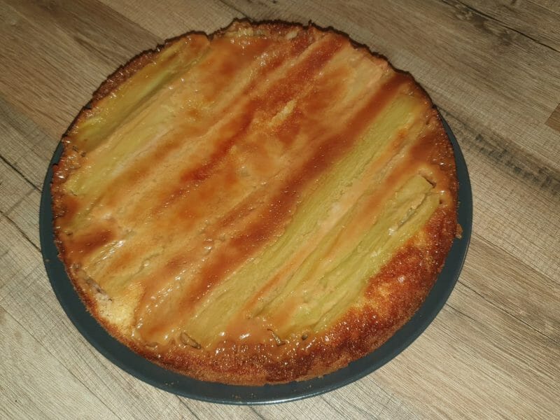 Cliquez pour zoomer ! Gâteau renversé à la rhubarbe et caramel au beurre salé Thermomix par Anne