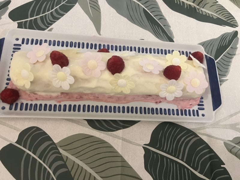 Cliquez pour zoomer ! Bûche de Noël framboises et chocolat blanc Thermomix par myriam08173