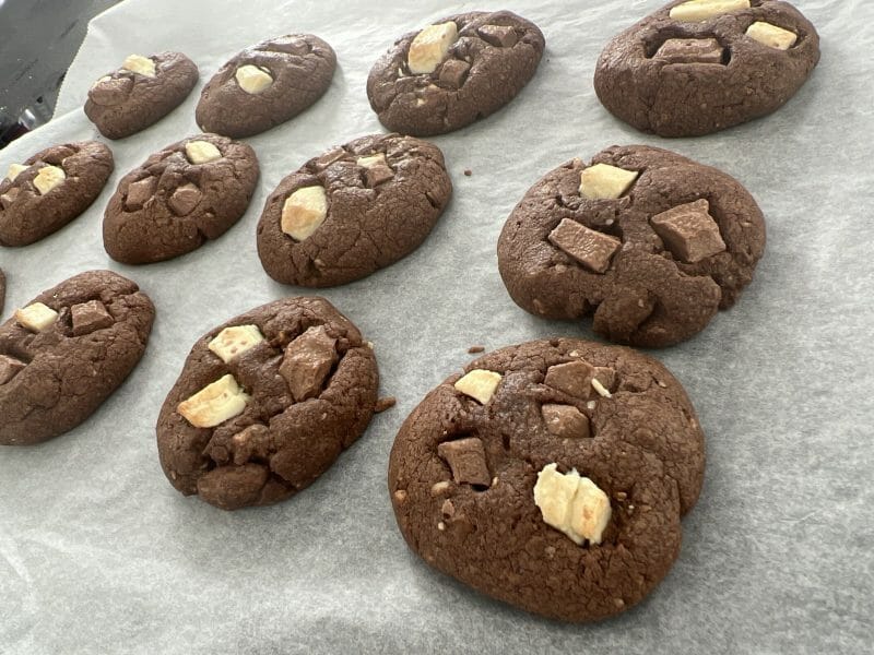 Cliquez pour zoomer ! Cookies aux 3 chocolats et noisettes Thermomix par macbenbou