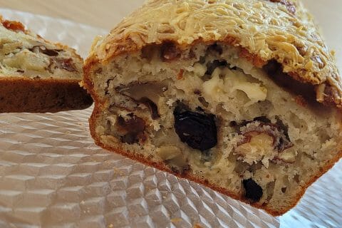Cliquez pour zoomer ! Cake à la fourme d’Ambert, noix et raisins secs Thermomix par orelieee