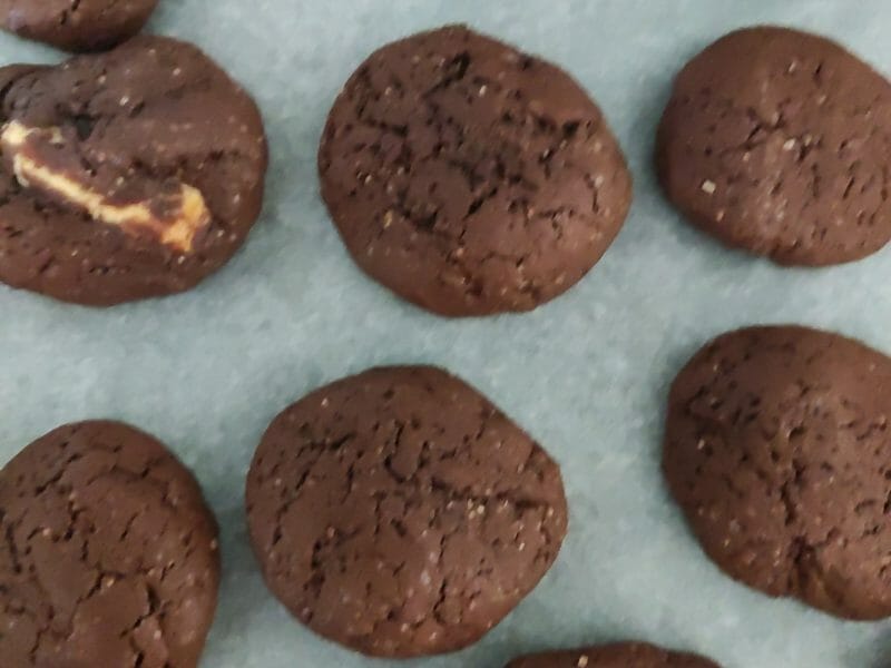 Cliquez pour zoomer ! Cookies aux 3 chocolats et noisettes Thermomix par sabri24