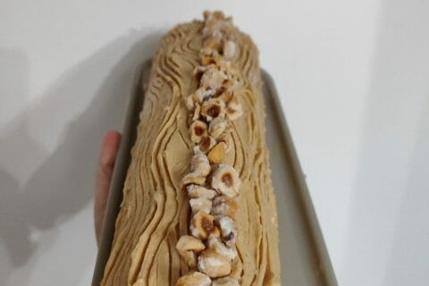 Cliquez pour zoomer ! Bûche pralinée aux éclats de noisettes caramélisés Thermomix par calandrea