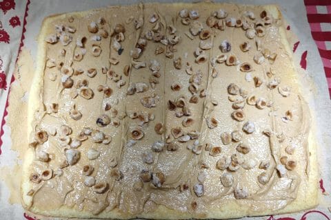 Cliquez pour zoomer ! Bûche pralinée aux éclats de noisettes caramélisés Thermomix par calandrea