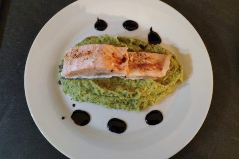 Cliquez pour zoomer ! Saumon sur purée de brocolis au Thermomix
