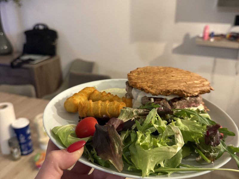 Cliquez pour zoomer ! Galettes de chou-fleur et sauce yaourt Thermomix par cleacalie38