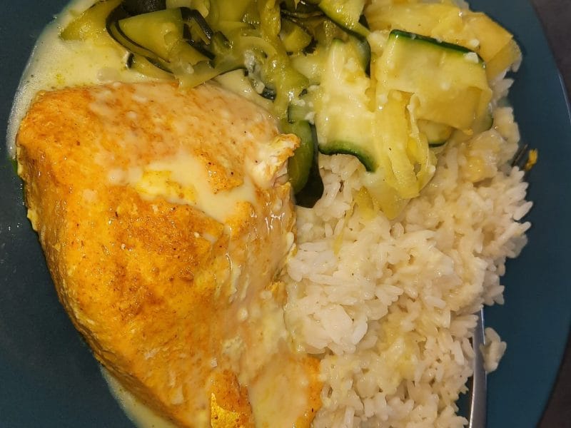 Cliquez pour zoomer ! Saumon sauce curry et tagliatelles de légumes Thermomix par josephine_40