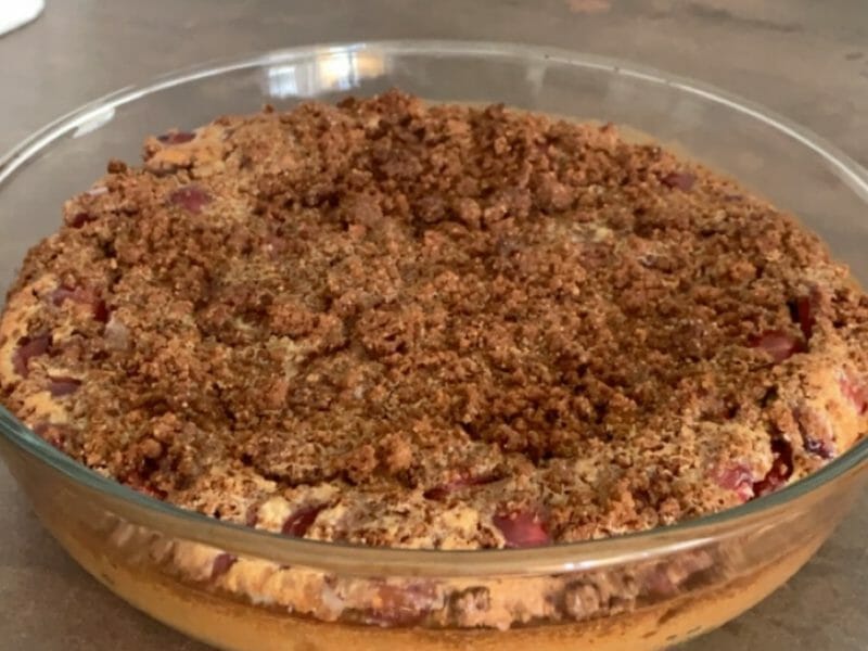 Cliquez pour zoomer ! Clafoutis cerises, noisettes et crumble spéculoos Thermomix par Tic_E_Tic