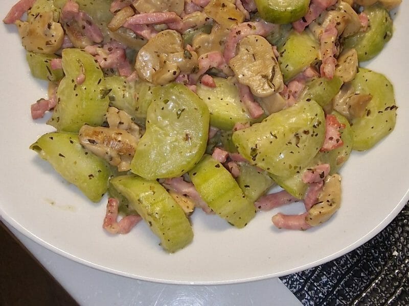 Cliquez pour zoomer ! Concombre cuit à l’ail et au curry Thermomix par my08