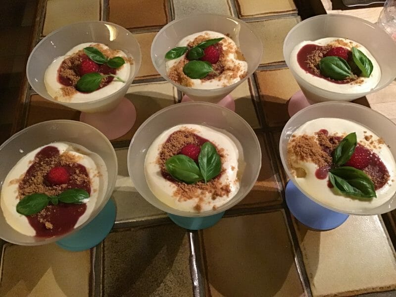 Cliquez pour zoomer ! Tiramisu à l’ananas et son coulis de framboises Thermomix par Chapito54