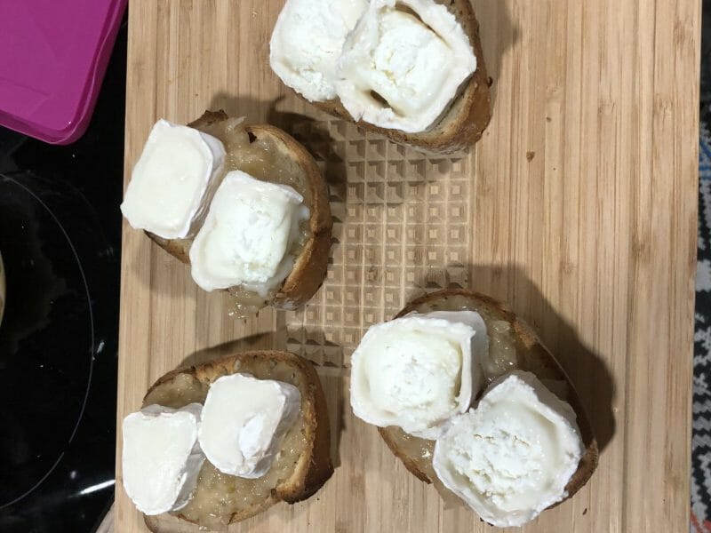 Cliquez pour zoomer ! Tartines échalotes et poires au chèvre Thermomix par David56