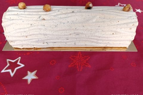 Cliquez pour zoomer ! Bûche pralinée aux éclats de noisettes caramélisés Thermomix par Choco_romeo