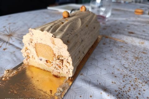 Cliquez pour zoomer ! Bûche pralinée aux éclats de noisettes caramélisés Thermomix par Choco_romeo