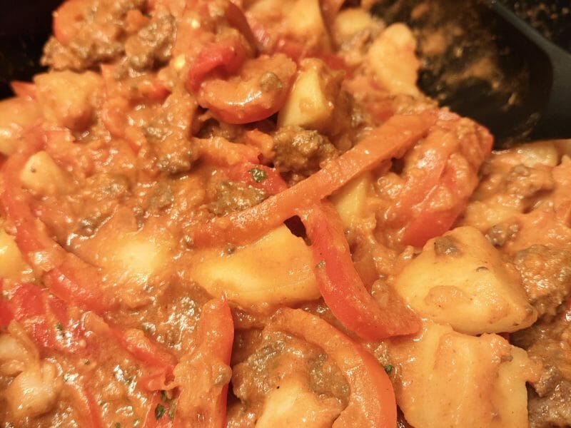 Cliquez pour zoomer ! Boeuf aux poivrons et pommes de terre Thermomix par jennipimpim